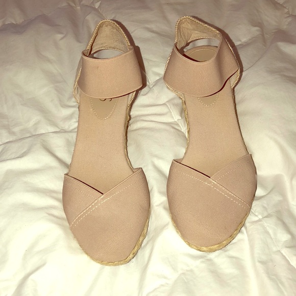 Chaps Shoes - CHAPS 🌷Chelsi🌷 Espadrille wedge heels 👠